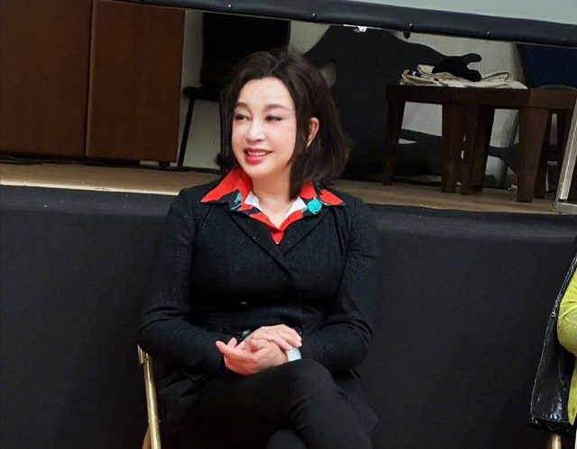 前男友再曝猛料！和刘晓庆视频画面流出，内容火辣，网友怒骂男方