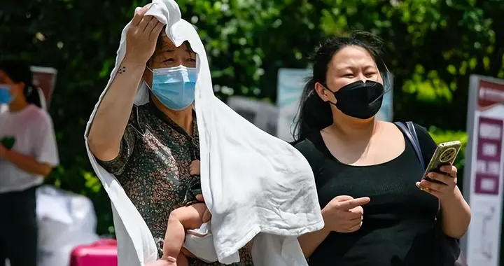 50度高温还不够，台风红霞要给20个省添把火，大范围酷热将东移！