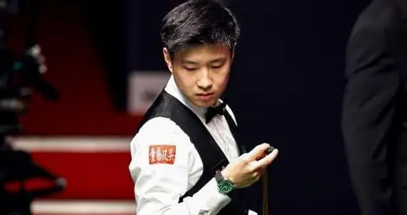 斯诺克国锦赛：赵心童仅进2球认输！吴宜泽开门红 19岁小将成独苗