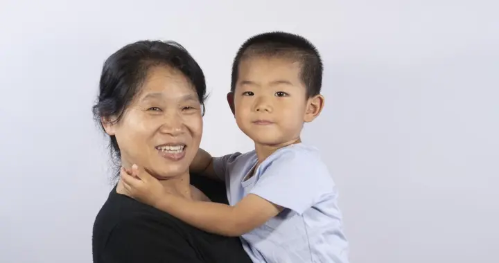 带孙三年被撵，亲家说要来帮忙，2月后儿媳求我回家:依我三个条件