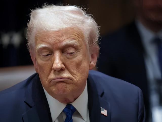 获1420亿大单，特朗普却高兴不起来：中方不给稀土，美国拿啥交付