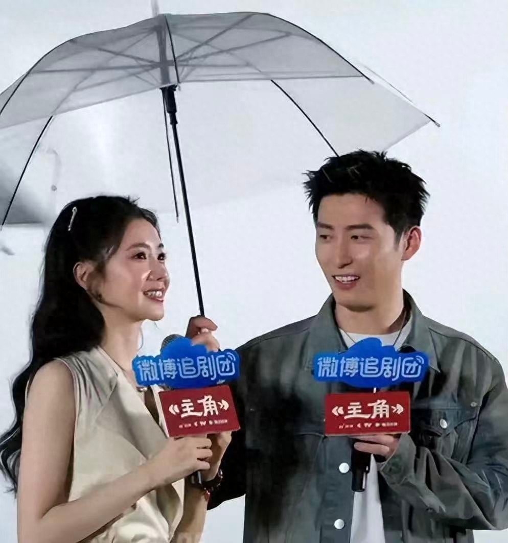 窦骁缺席何超莲家族活动，转头同框刘浩存，豪门婚姻再次引发猜测
