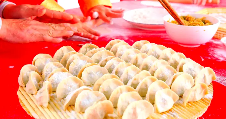 正月十五吃饺子，记得：2馅不上桌，3馅端上桌，天官赐福马年聚福