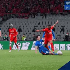 赵一闪专栏：见过进球帽子戏法的，没见过伤