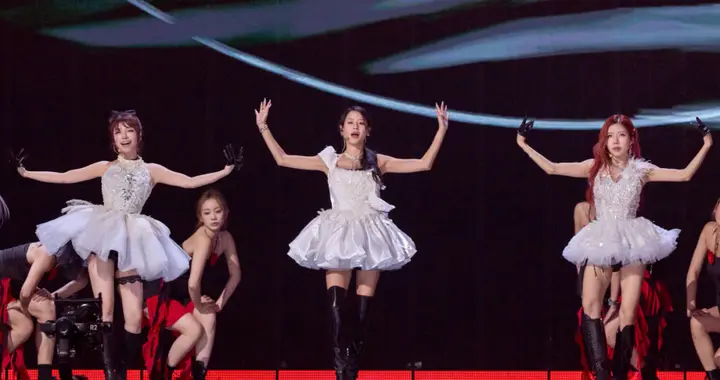 主持人维妮娜《乘风2026》遭淘汰，舞台上含泪质问：我不知道评分标准是...