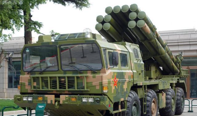 国产“超级火龙”：被央视认证！750毫米火箭弹碾压伊斯坎德尔？