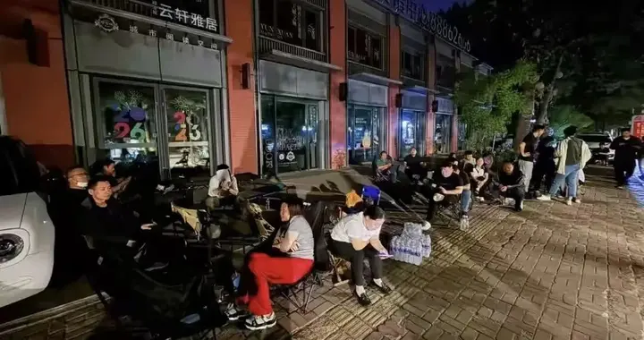 连夜排队抢房！石家庄“书包房”为何被抢购，戳中了家长哪些软肋