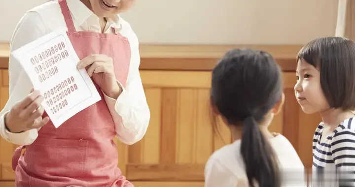 自闭症孩子能上小学吗？还是只能送去特校或者在家里？