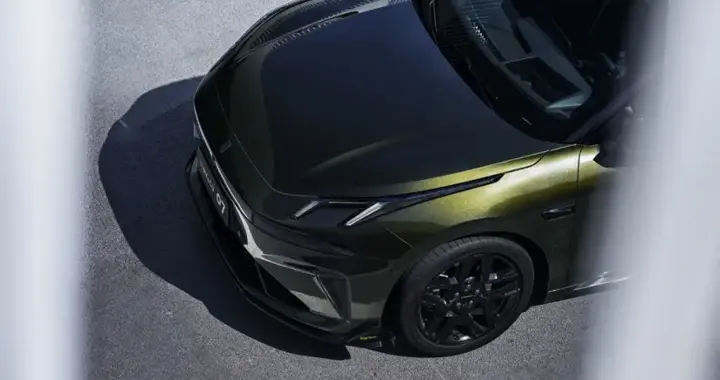 赛道基因觉醒！领克07 EM-P碳纤维尾翼版，家用车也能有赛车魂