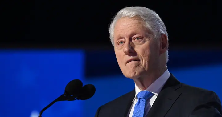 被逼到墙角后，克林顿宣战，宁可身败名裂，也要让特朗普“陪葬”