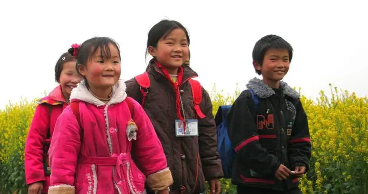 计划生育40年，从政府来养老到自己扛，独生子女爹妈养老怎么破？