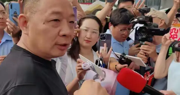 真没想到！今年315第一枪打向胖东来 对比去年蜜雪冰城 差别太大了