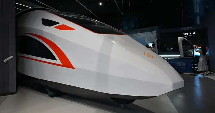 美媒：中国简直“反人类”，全球最快磁浮列车，刷新陆地出行速度