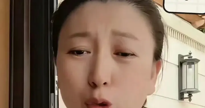 一场直播“哭穷”，炸穿20年“草根人设”