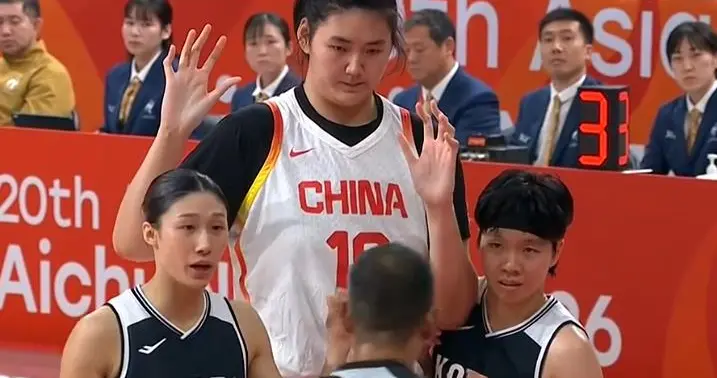 跟男篮打法没有不同，有张子宇也带不动，中国女篮不敌韩国女篮