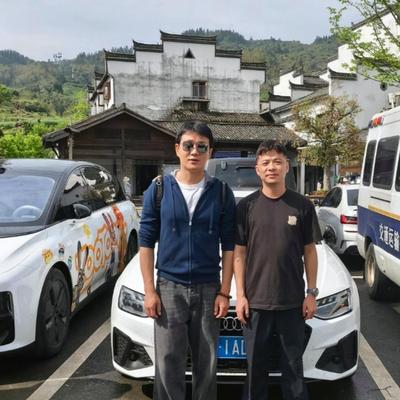 夜樱小录：47岁佟大为在江西上饶旅游被偶