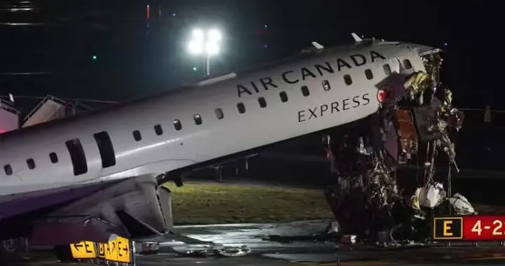 美国雨夜机场惨剧！客机滑行撞上消防车，安全防线全线崩塌