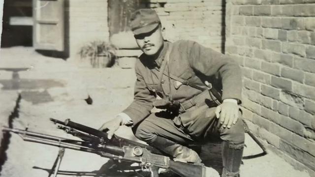 收藏老照片：鬼子兵，看样子像是一个基层军