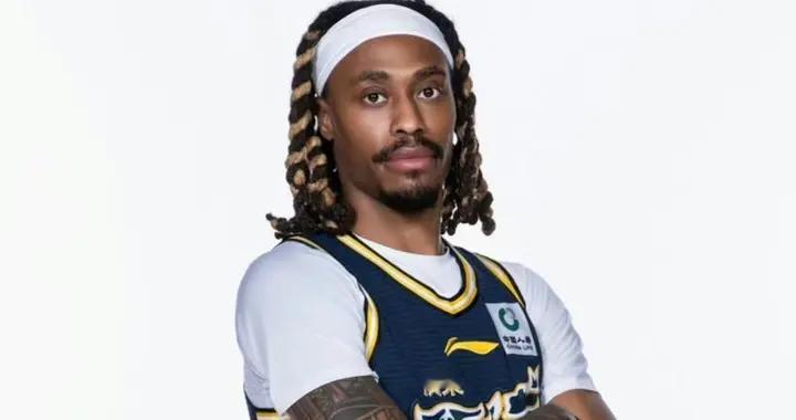 只有徐杰一名控卫，唯有等麦考复出，为球队战绩胡明轩带上坚持