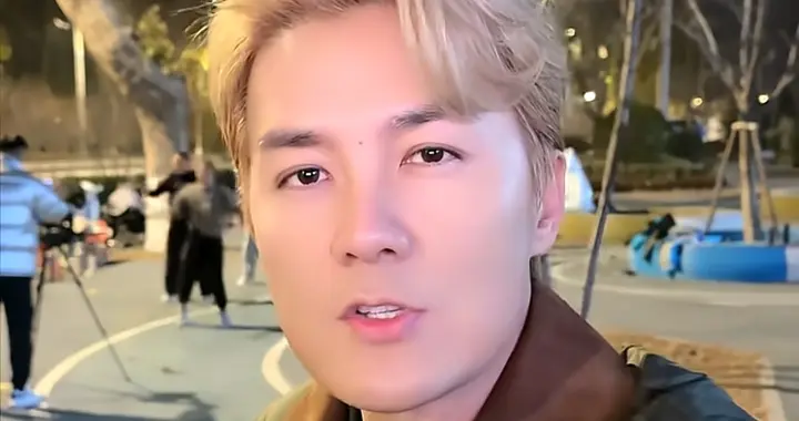 吴克群现身济南！加入星光守护团播，为抗癌儿童家庭出钱出力