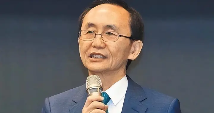 由吴子嘉被搜查看到了台湾省的政体还处于初级阶段。