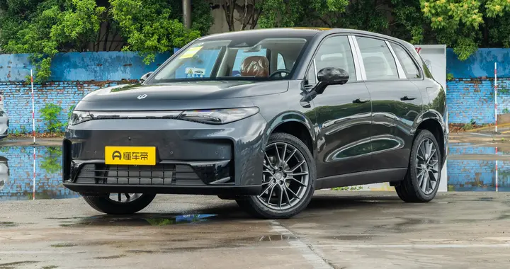 零跑C10：年轻家庭的中型SUV优选之作