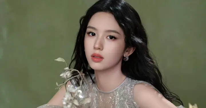 周也新生代时尚女王