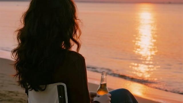 冈上望流云：听到老公说 “等我有钱就换掉