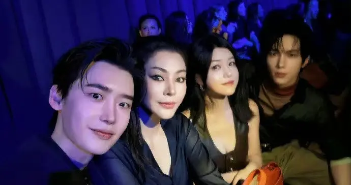 陈妍希好抗老，和韩泰明星同框一点不输，小13岁余承恩像同龄人