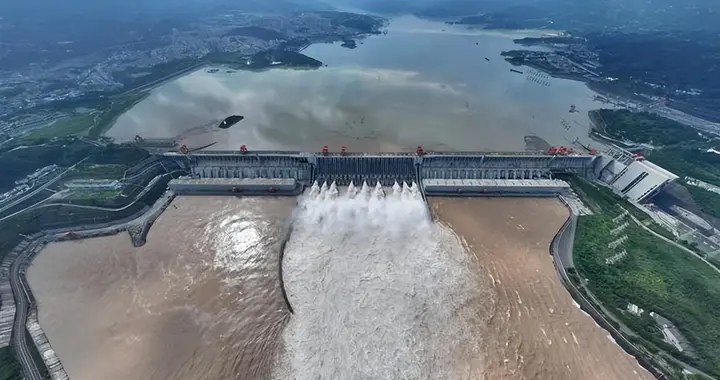 三峡大坝“账本”曝光：运行了20余年，2500亿投入如今回本了吗？