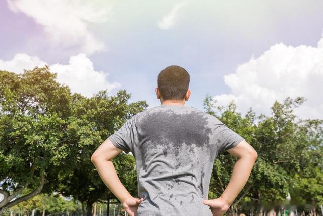 中医“止汗”常用方：20岁用玉屏风，40岁用参苓，60岁用知柏