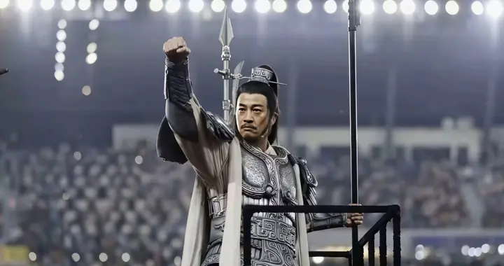 24小时内，人民日报对何润东称呼变了，四字之差印证他当年的话