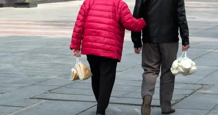 我65岁，搭伙过了一年半，终于清醒：日子还是一个人过自在