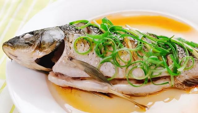 67岁女子查出胆囊癌，一周两次清蒸鱼，半年后复诊：你在吃啥？