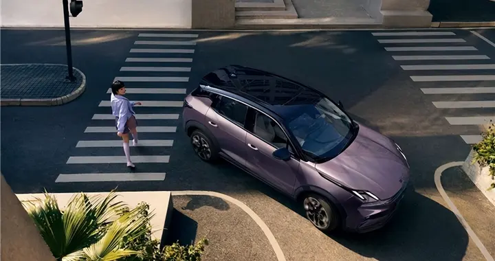 3月出行新宠！领克06暮光紫上市，ELLE联名重塑精致出行