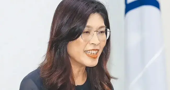 起风了,郑丽文盼民进党别恶斗,希望两岸共好,不提统一有难言之隐?