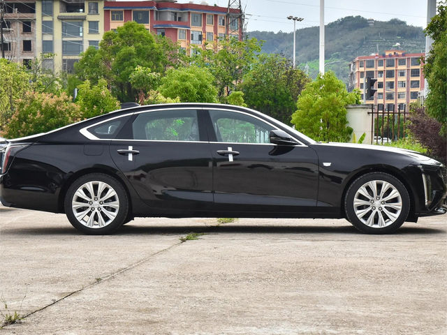 被低估的豪华C级车！长超5米2，2.0T+10AT+电磁悬挂，懂的人不多