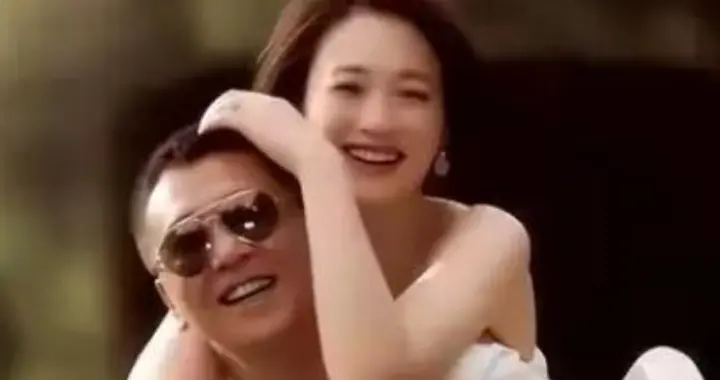 曝李小冉去年11月已离婚，知情人称2年前已分居，并透露离婚原因