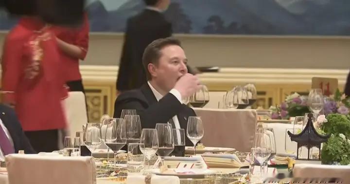 特朗普说漏嘴：库克马斯克黄仁勋来中国，自己排队来的，没邀请