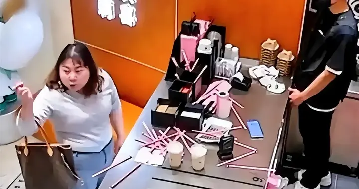 女子打砸奶茶店后续：职业被曝彻底社死，拘留5日，教师前程不保