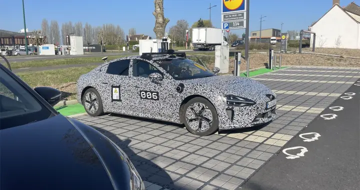 小米SU7伪装车现身欧洲多国 欧洲销售扩张计划正在进行中