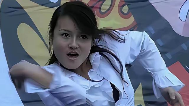 彩虹吃瓜娱乐：冉莹颖上学期间街舞表演照片