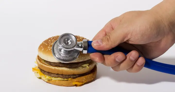 血压稳了一个月，一顿饭吃多后突然飙升？别慌，原因和对策都在这