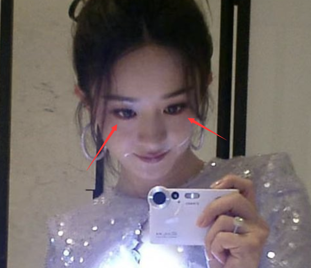 赵丽颖开通新账号，晒美照变“斗鸡眼”，穿短裙露大腿根被指不雅