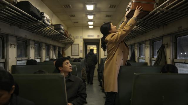 生活故事：地铁到站时，陈屿看见那个穿驼色