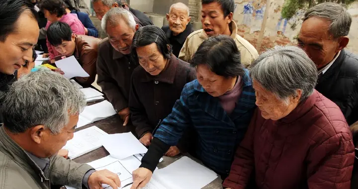 连续22年上涨！养老金、工资再迎利好，民生保障力度持续加码