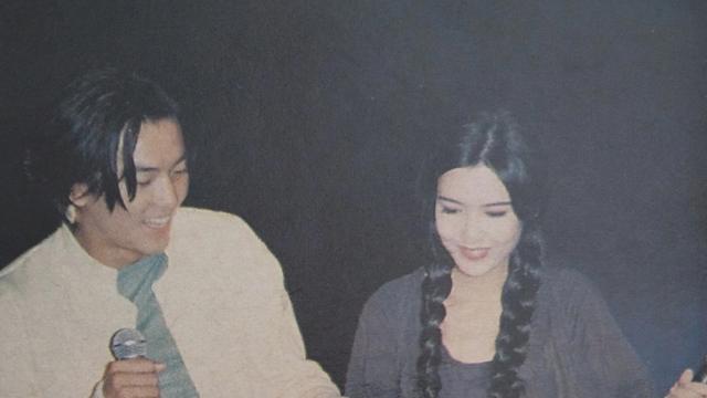 虞豆：90年代，郑伊健与周慧敏同台唱歌的