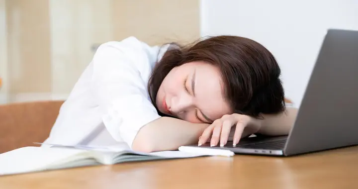 你有午休的习惯？提醒：长期坚持午休，身体迟早会收获4大好处！