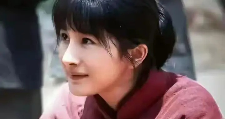 赵丽颖没想到，自己特意停工半年陪儿子，杨幂竟接连官宣两大喜讯