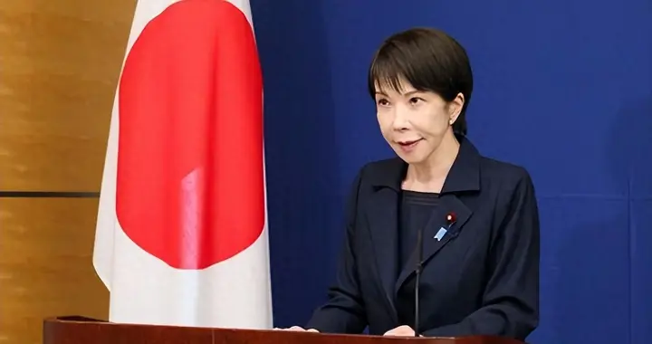 民意背离，日本天皇直接表态，高市早苗狂不了多久，接班人浮现